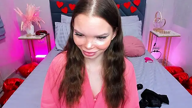 Curvy Dynamite  online show from February 18, 2026, 1:12 am