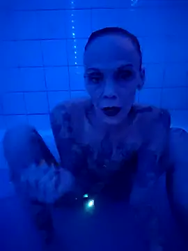 MommyMisfit online show from April 22, 2026, 10:33 pm