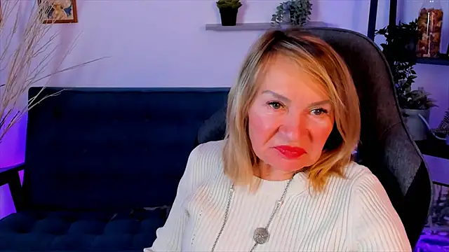 RosalindaFortuna online show from December 17, 2024, 2:00 pm