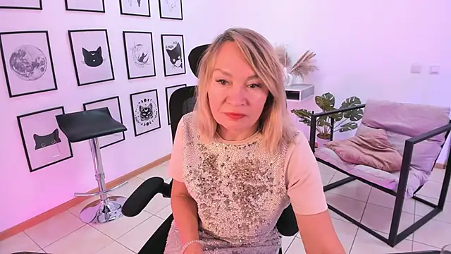 RosalindaFortuna online show from December 23, 2024, 7:38 am