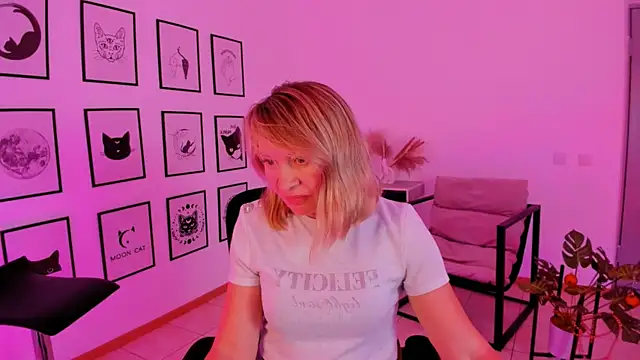 RosalindaFortuna online show from December 25, 2024, 2:23 pm