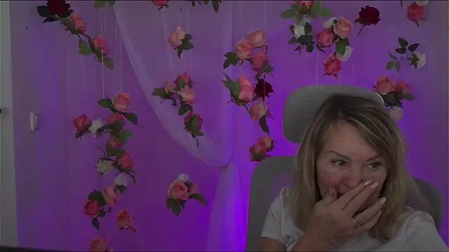 RosalindaFortuna online show from January 8, 2025, 11:43 am