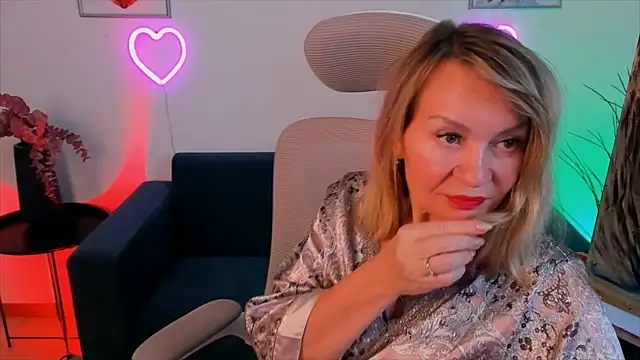 RosalindaFortuna online show from January 8, 2025, 2:46 pm