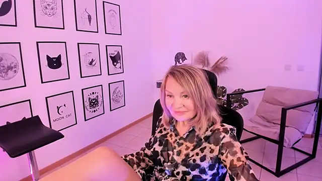 RosalindaFortuna online show from January 13, 2025, 2:42 pm