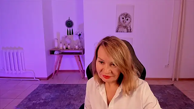 RosalindaFortuna online show from January 15, 2025, 2:13 pm