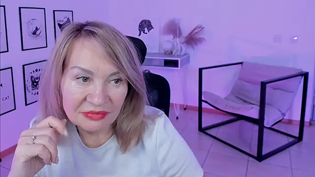 RosalindaFortuna online show from January 21, 2025, 1:54 pm