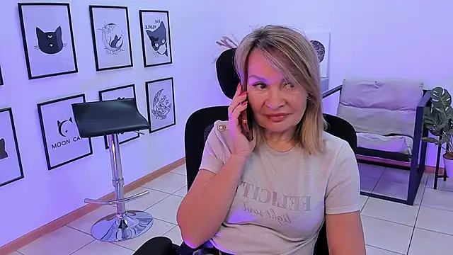 RosalindaFortuna online show from February 21, 2025, 11:33 am