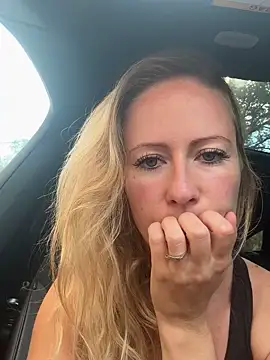 Snapshot of Emmy_frenchie chatting on October 3, 2025, 8:44 am Emmy frenchie online show from October 3, 2025, 8:44 am