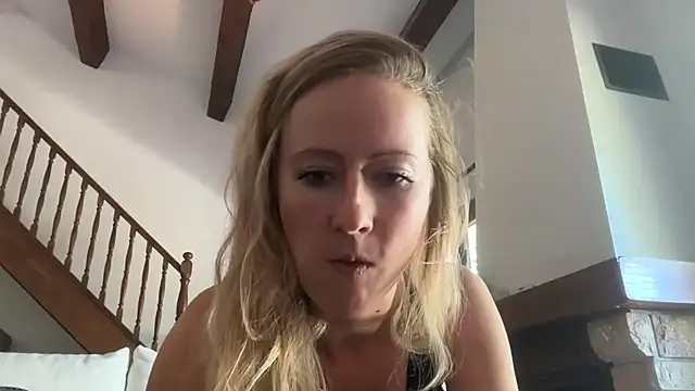 Snapshot of Emmy_frenchie chatting on November 3, 2025, 11:22 am Emmy frenchie online show from November 3, 2025, 11:22 am