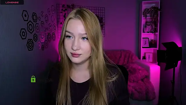 playful sophie online show from November 17, 2025, 8:03 pm