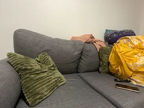 LavenderBuxton online show from February 23, 2025, 9:37 pm