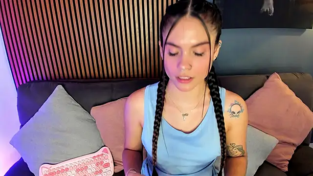 Gaby Ferrer online show from November 4, 2025, 2:05 pm