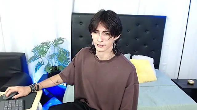 andreey50 online show from November 18, 2025, 2:10 pm