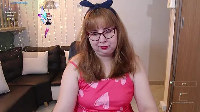 chloe prg online show from November 24, 2025, 1:33 pm