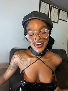 Snapshot of Zizi-campbel chatting on March 9, 2025, 4:11 pm Zizi-campbel online show from March 9, 2025, 4:11 pm