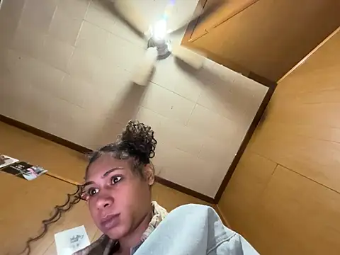 carmelbbyx22 online show from March 29, 2026, 12:32 am