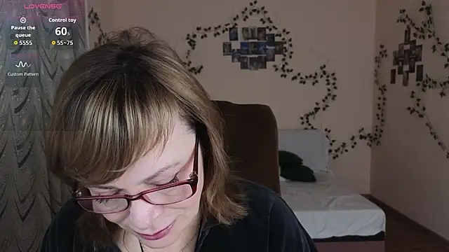 Snapshot of Miss_Moren chatting on November 13, 2025, 4:33 am Miss Moren online show from November 13, 2025, 4:33 am