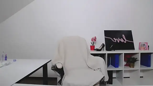 Lia Benini online show from January 11, 2025, 1:22 pm