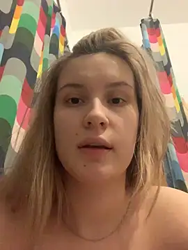 Snapshot of Sweet_white_chocolate chatting on January 10, 2025, 6:53 am Sweet white chocolate online show from January 10, 2025, 6:53 am