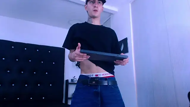 Snapshot of Angel_xxx chatting on January 14, 2026, 6:35 pm Angel xxx online show from January 14, 2026, 6:35 pm