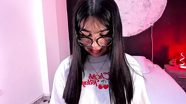 RoseCassie online show from November 24, 2025, 2:06 pm