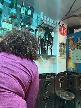 lauraltt online show from November 4, 2025, 2:21 am