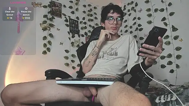 Snapshot of skinny_dann chatting on January 5, 2025, 1:56 am skinny dann online show from January 5, 2025, 1:56 am