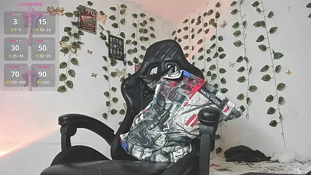 Snapshot of skinny_dann chatting on January 14, 2025, 4:25 am skinny dann online show from January 14, 2025, 4:25 am