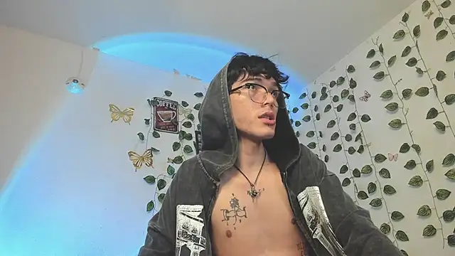 Snapshot of skinny_dann chatting on February 11, 2025, 1:20 am skinny dann online show from February 11, 2025, 1:20 am