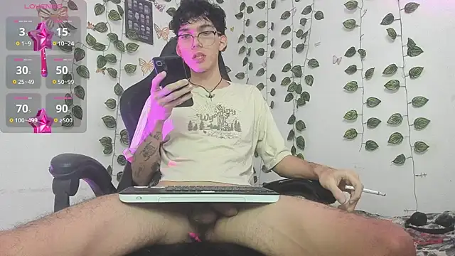 Snapshot of skinny_dann chatting on March 21, 2025, 2:39 am skinny dann online show from March 21, 2025, 2:39 am