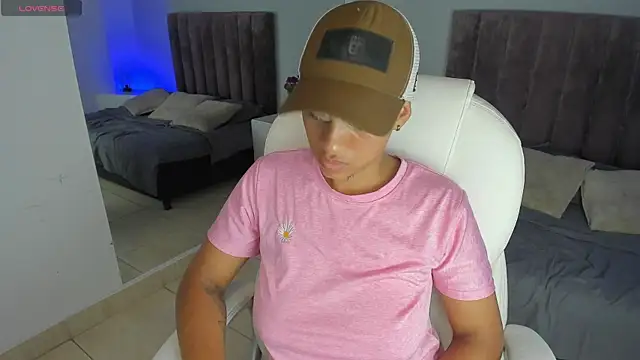 Snapshot of Dominick_jones chatting on January 23, 2025, 1:30 am Dominick jones online show from January 23, 2025, 1:30 am