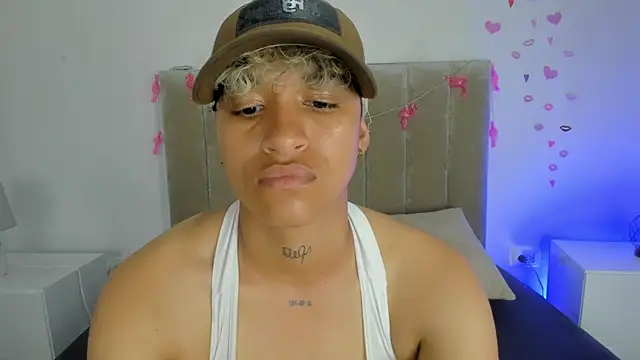 Snapshot of Dominick_jones chatting on February 1, 2025, 10:55 pm Dominick jones online show from February 1, 2025, 10:55 pm