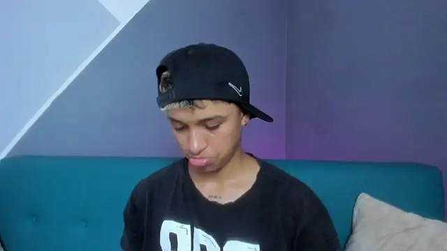 Snapshot of Dominick_jones chatting on March 19, 2025, 6:23 pm Dominick jones online show from March 19, 2025, 6:23 pm