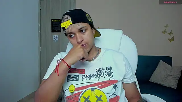 Snapshot of Dominick_jones chatting on September 22, 2025, 10:23 pm Dominick jones online show from September 22, 2025, 10:23 pm