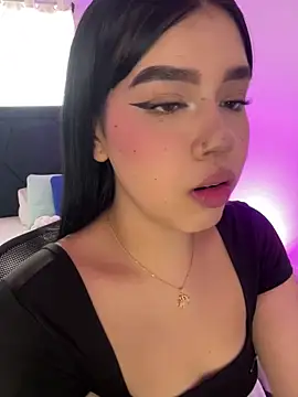 Lily Woodz online show from April 17, 2026, 7:39 pm