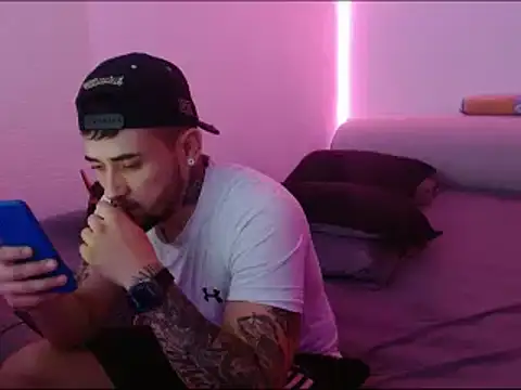 miia-liiam online show from January 9, 2025, 5:02 am