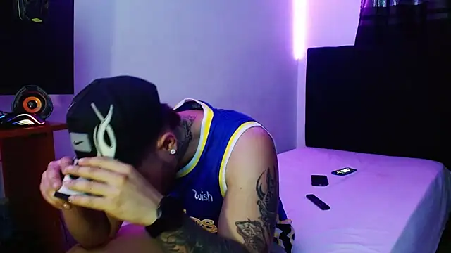 Snapshot of miia-liiam chatting on February 1, 2026, 6:45 am miia-liiam online show from February 1, 2026, 6:45 am