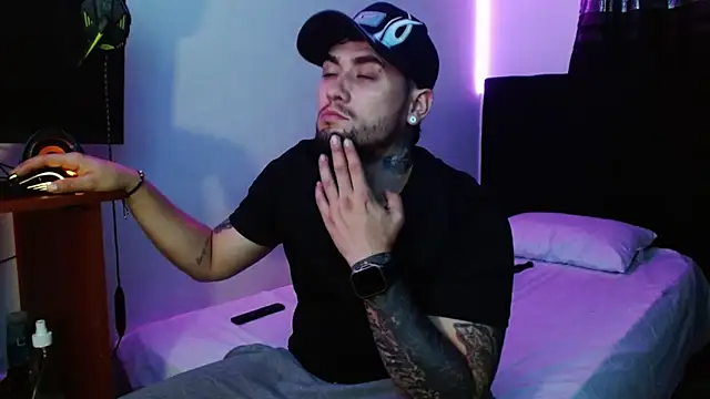 Snapshot of miia-liiam chatting on February 2, 2026, 6:45 am miia-liiam online show from February 2, 2026, 6:45 am