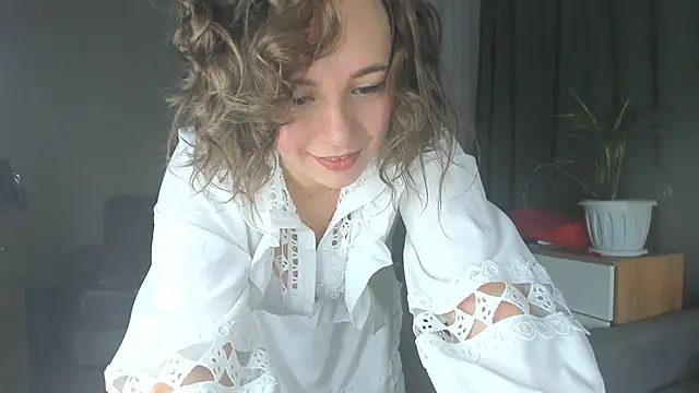 Snapshot of Cute_smile_sharon chatting on December 19, 2024, 1:39 am Cute smile sharon online show from December 19, 2024, 1:39 am