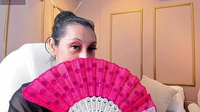 PerlaPreciosa online show from October 7, 2025, 4:09 am