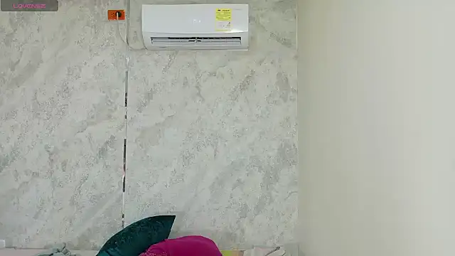 dani-lue online show from May 14, 2026, 2:13 pm