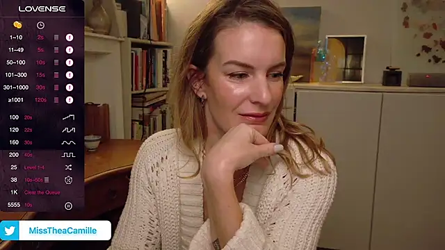 Snapshot of MissTheaCamille chatting on January 28, 2025, 1:29 am MissTheaCamille online show from January 28, 2025, 1:29 am