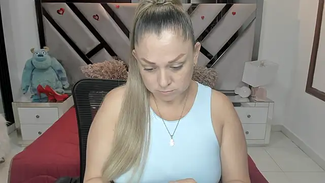 natalia5560 online show from November 8, 2025, 1:44 pm