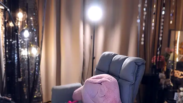 zhdhdbdkx online show from November 17, 2025, 5:08 pm