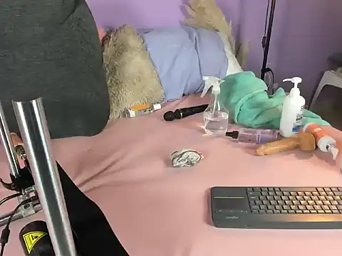 Snapshot of Little_lili19 chatting on April 5, 2026, 8:39 pm Little lili19 online show from April 5, 2026, 8:39 pm