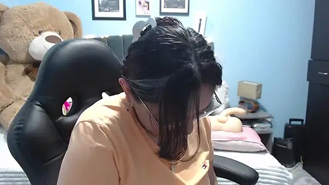 AngelRouss online show from October 31, 2025, 3:18 am