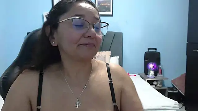 AngelRouss online show from May 12, 2026, 2:52 am