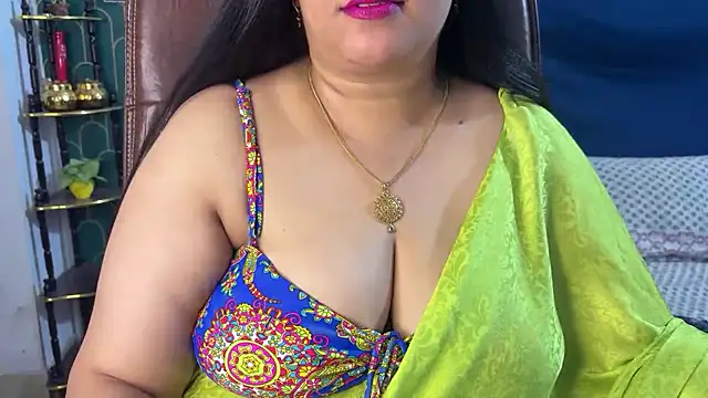 Snapshot of FlatVincy4 chatting on July 6, 2026, 3:25 pm FlatVincy4 online show from July 6, 2026, 3:25 pm