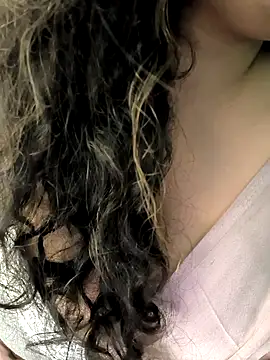 hot menka online show from March 12, 2025, 7:17 pm