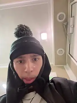 Snapshot of qbaby96 chatting on February 14, 2025, 11:21 am qbaby96 online show from February 14, 2025, 11:21 am